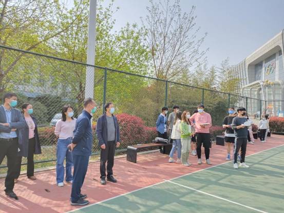 副董事长于长立到beats365参加“校领导联系员工”活动